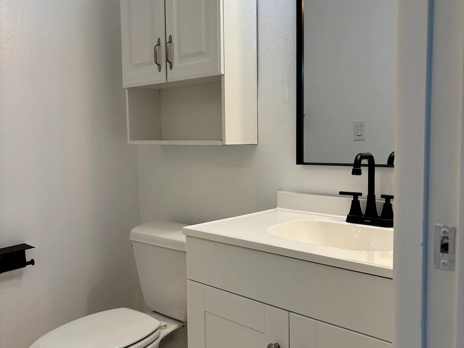 3 bed, 1.5 bath, 961 sqft, $2,190 — Photo 2