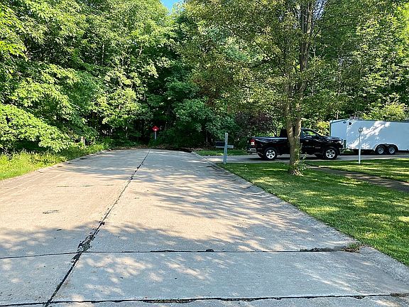 Private dead end street