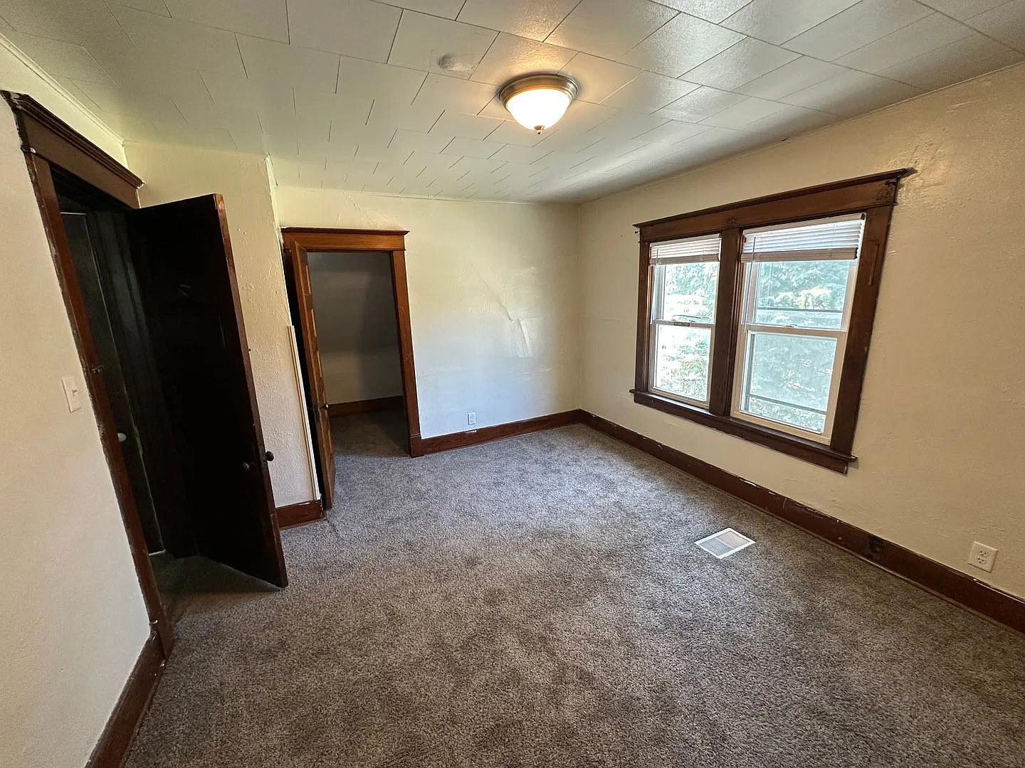 $1250 - 2 Bed 1 Bath Home — Photo 4