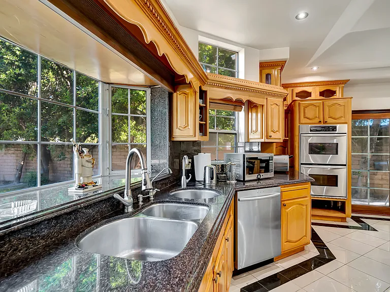 7735 Wilbur Ave — Photo 36
