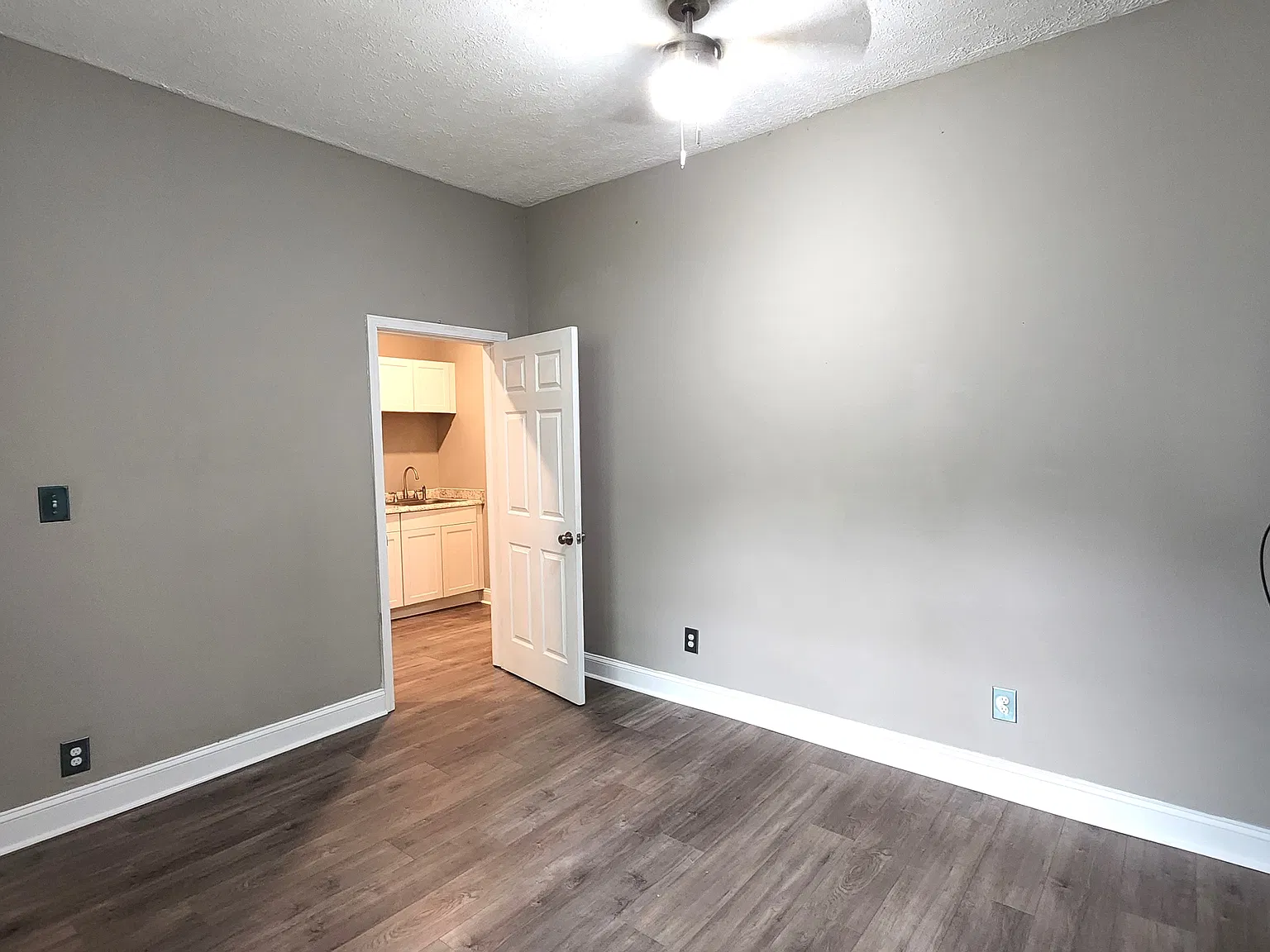 1 bed, 700 sqft, $1,149 — Photo 3