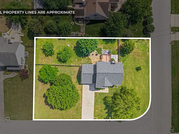 3rd image of 100 Bramshaw Ct