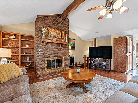 3rd image of 1321 Quail Run Cir