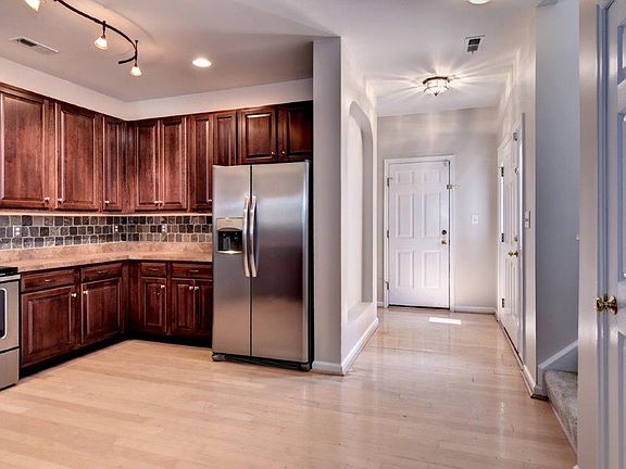 5th image of 4559 Beacon Hill Dr