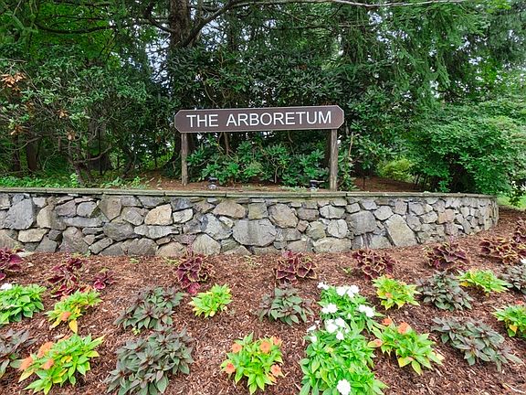 2nd image of 26 Arbor Ct Unit 26