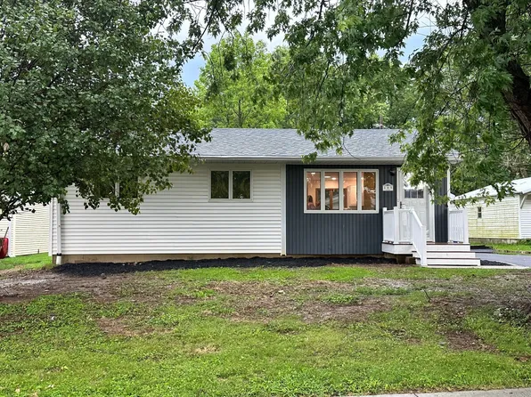 409 Meadow Dr, Greencastle, IN 46135