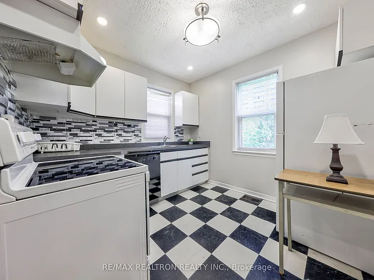 69 Harlandale Ave — Photo 8
