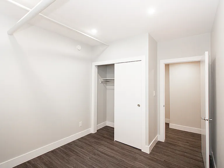 834 Grosvenor Ave #11 — Photo 10