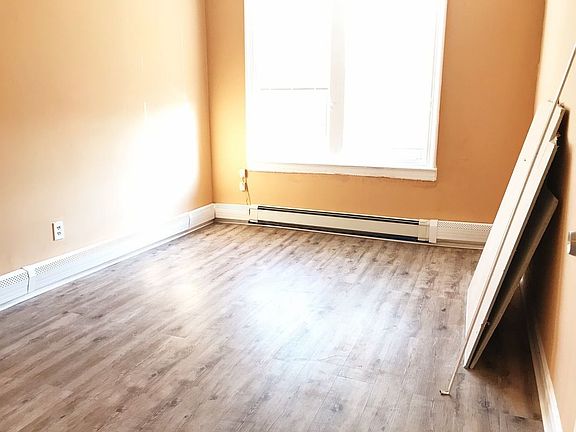 4th image of 3405 43rd St APT 3F