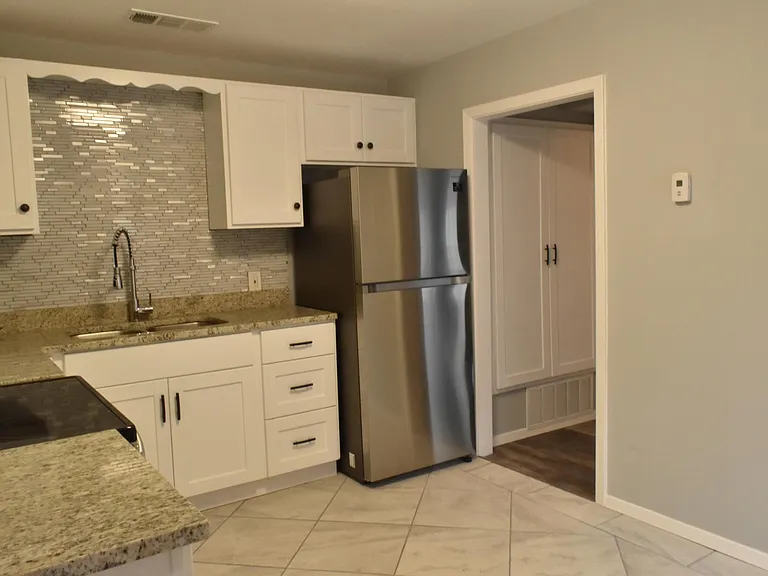 Kitchen to hallway