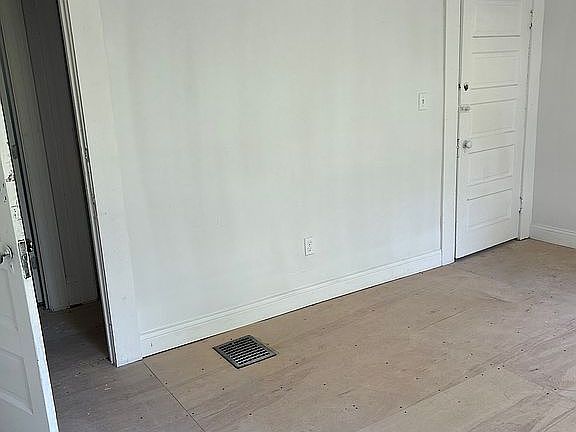 5th image of 2278 E 70th St