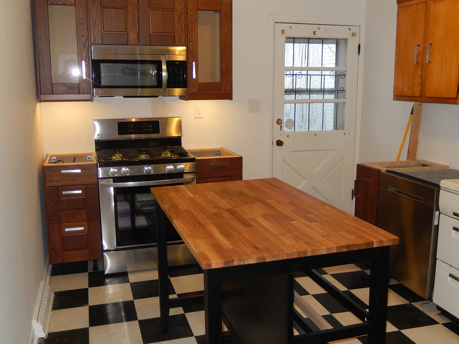 2 bed, 1100 sqft, $3,150 — Photo 2