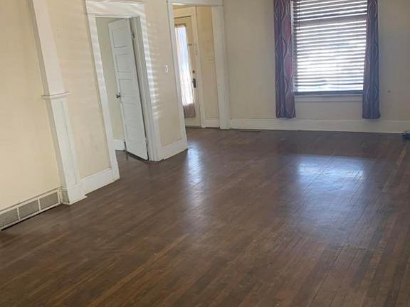 2nd image of 336 2nd Ave N