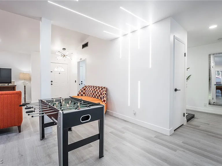 2364 Belvedere Dr — Photo 3