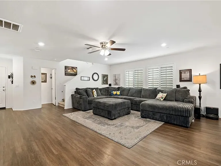 23049 Old Lake Dr — Photo 2