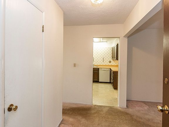 2nd image of 976 Sierra Vista Ln