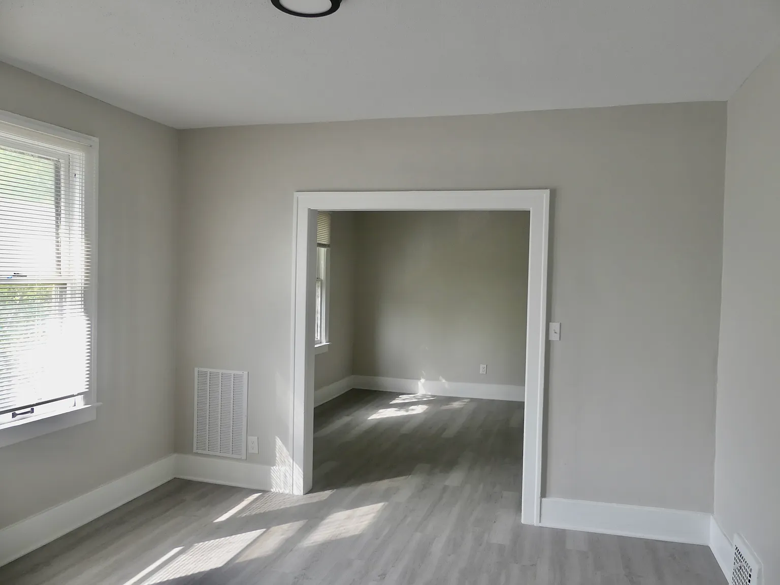 2 bed, 875 sqft, $1,050 — Photo 2