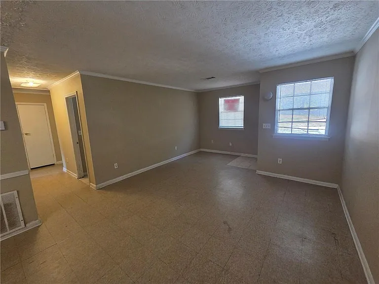 897 Six Oaks Cir #B — Photo 8