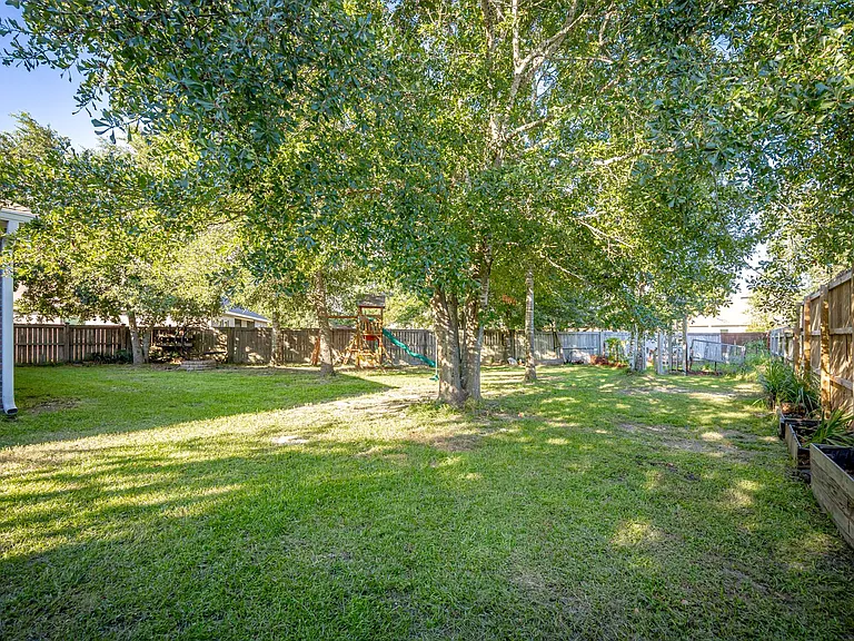 1013 Silverbell Cv — Photo 65
