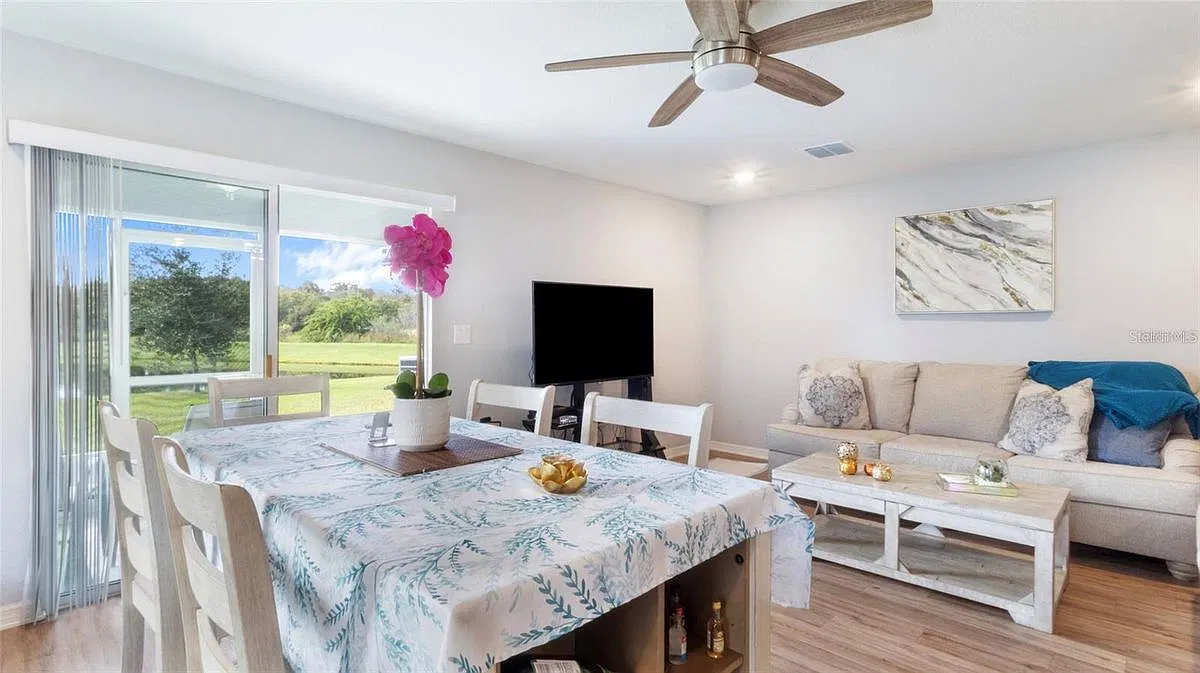 3 bed, 3.0 bath, 1884 sqft, $2,500 — Photo 4