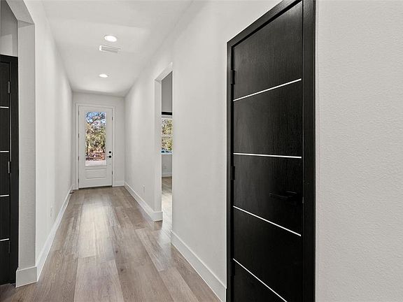 4th image of 2956 W Higgins Pl