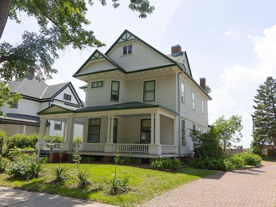 1st image of 216 Bluff St