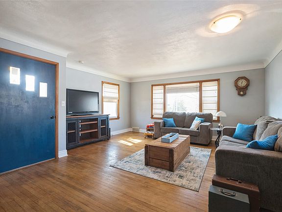 3rd image of 1308 L Ave NE