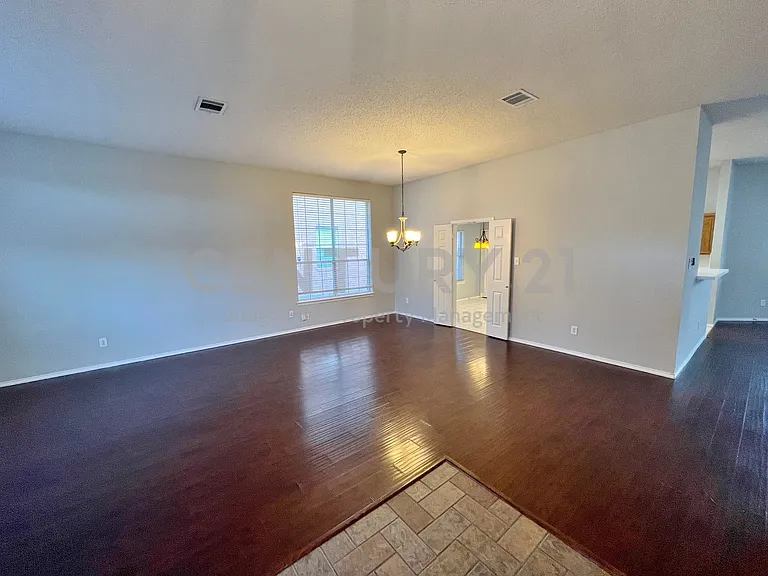 1222 Harvard Ln — Photo 3