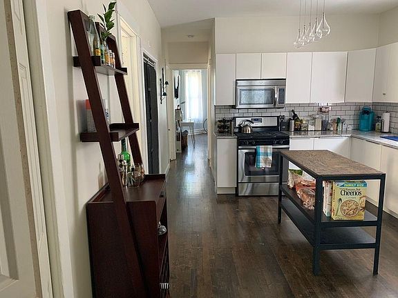 5th image of 3044 N Avers Ave #2
