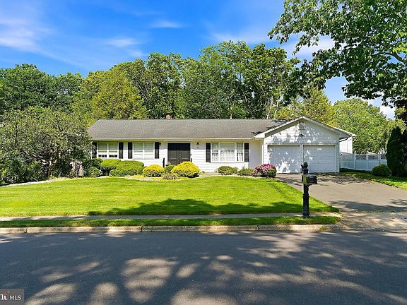4th image of 16 N Tunesbrook Dr