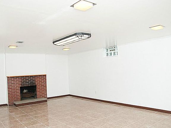 5th image of 417 Greenhurst Dr