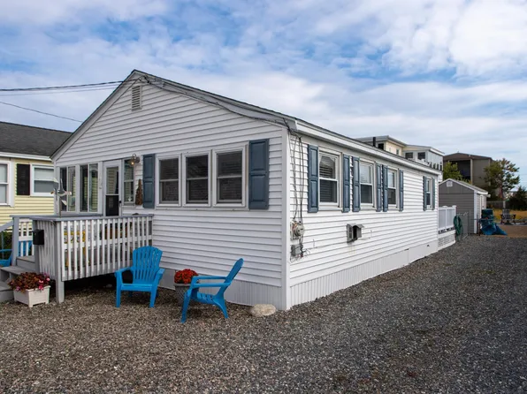 65 Brown Avenue, Hampton, NH 03842