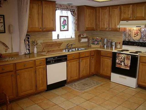 kitchen w/saltillo tile floor
