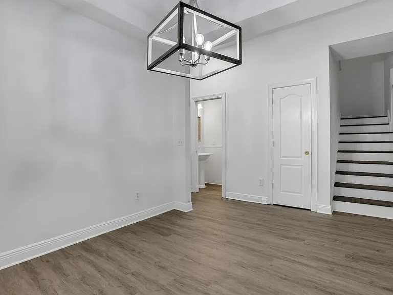 148 S Thornton Ave — Photo 40
