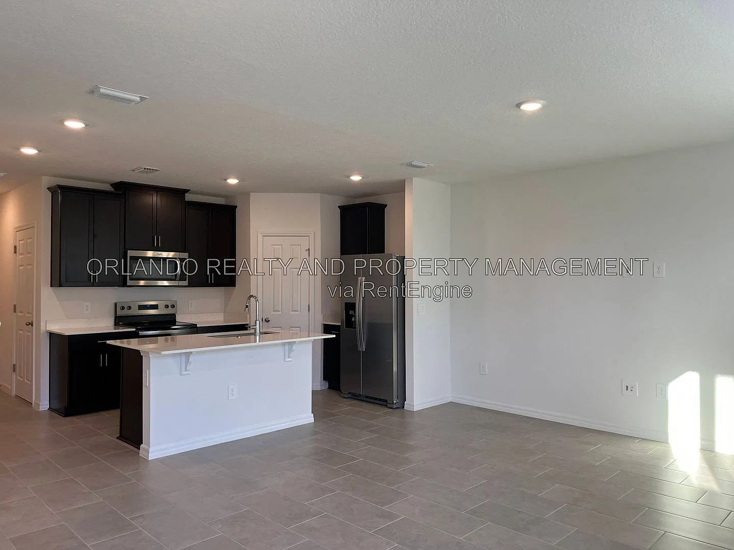 3 bed, 2.5 bath, 1485 sqft, $2,050 — Photo 3