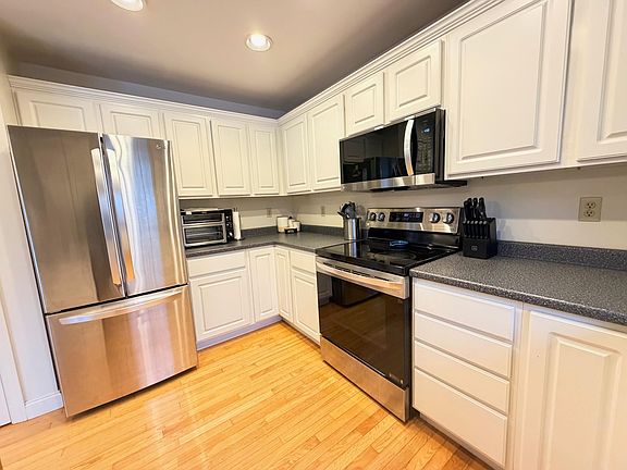 4th image of 99 Deep Cove Road