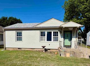 205 N 9th St, Blackwell, OK 74631