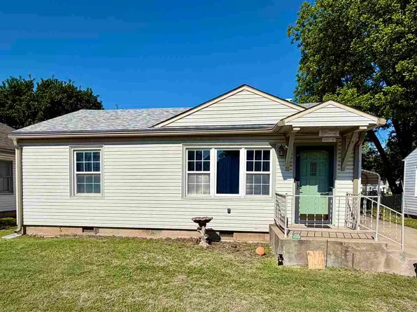 205 N 9th St, Blackwell, OK 74631