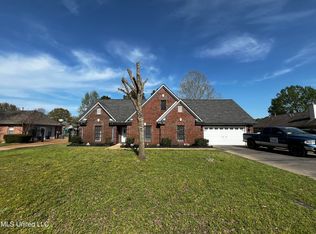 5302 Plum Tree Dr, Southaven, MS 38671