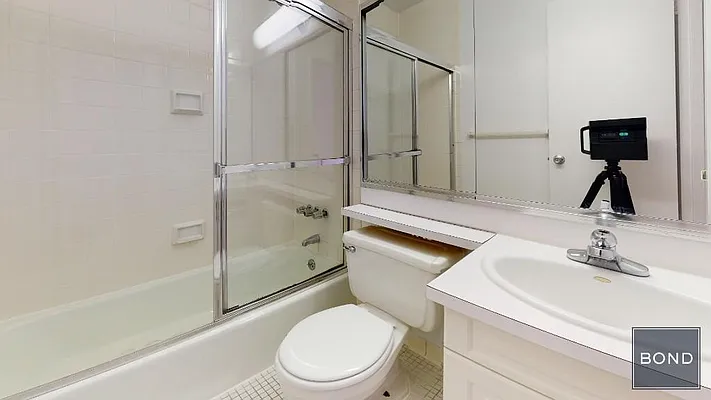 Rented by Bond New York | media 23