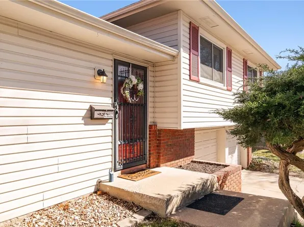 9413 Kessler Ln, Overland Park, KS 66212