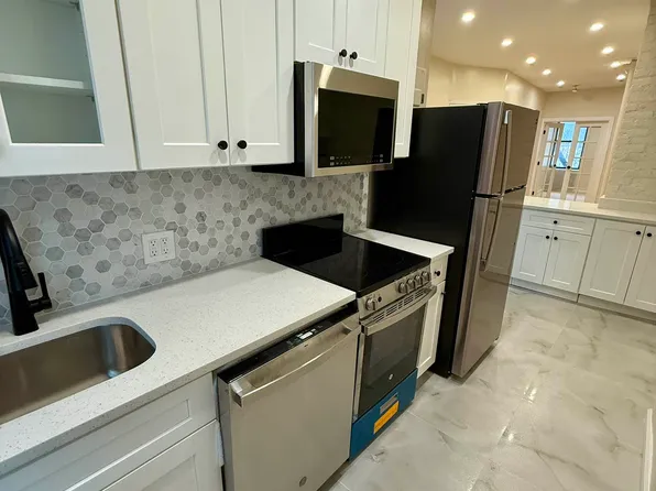 251 West 18th Street image 1 of 5