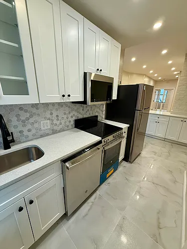 251 W 18th St #2W Photo 1