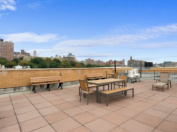 444 Manhattan Avenue image 4 of 7