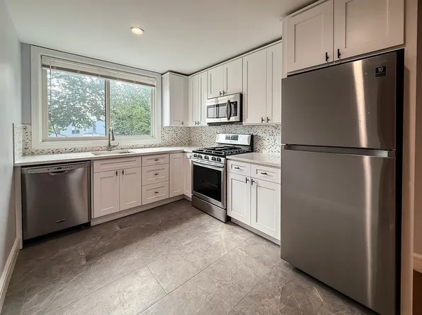 195 Hutton Street image 2 of 26