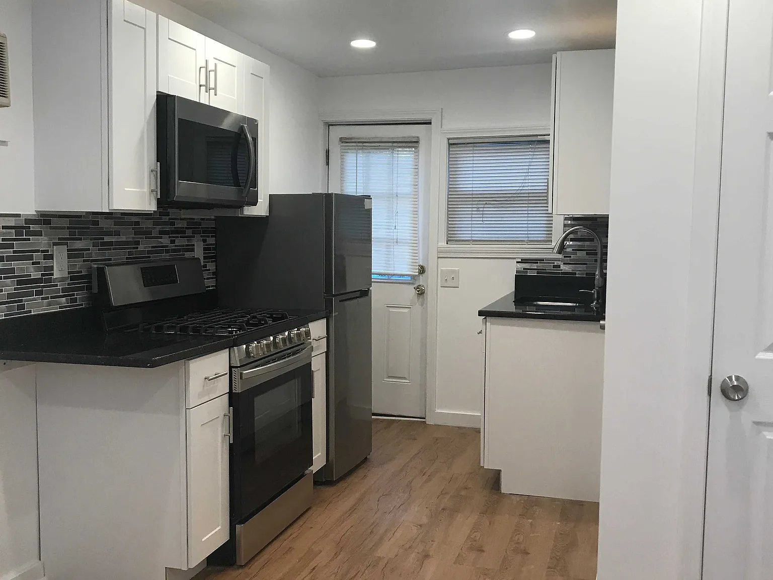 Studio, $1,900 — Photo 1