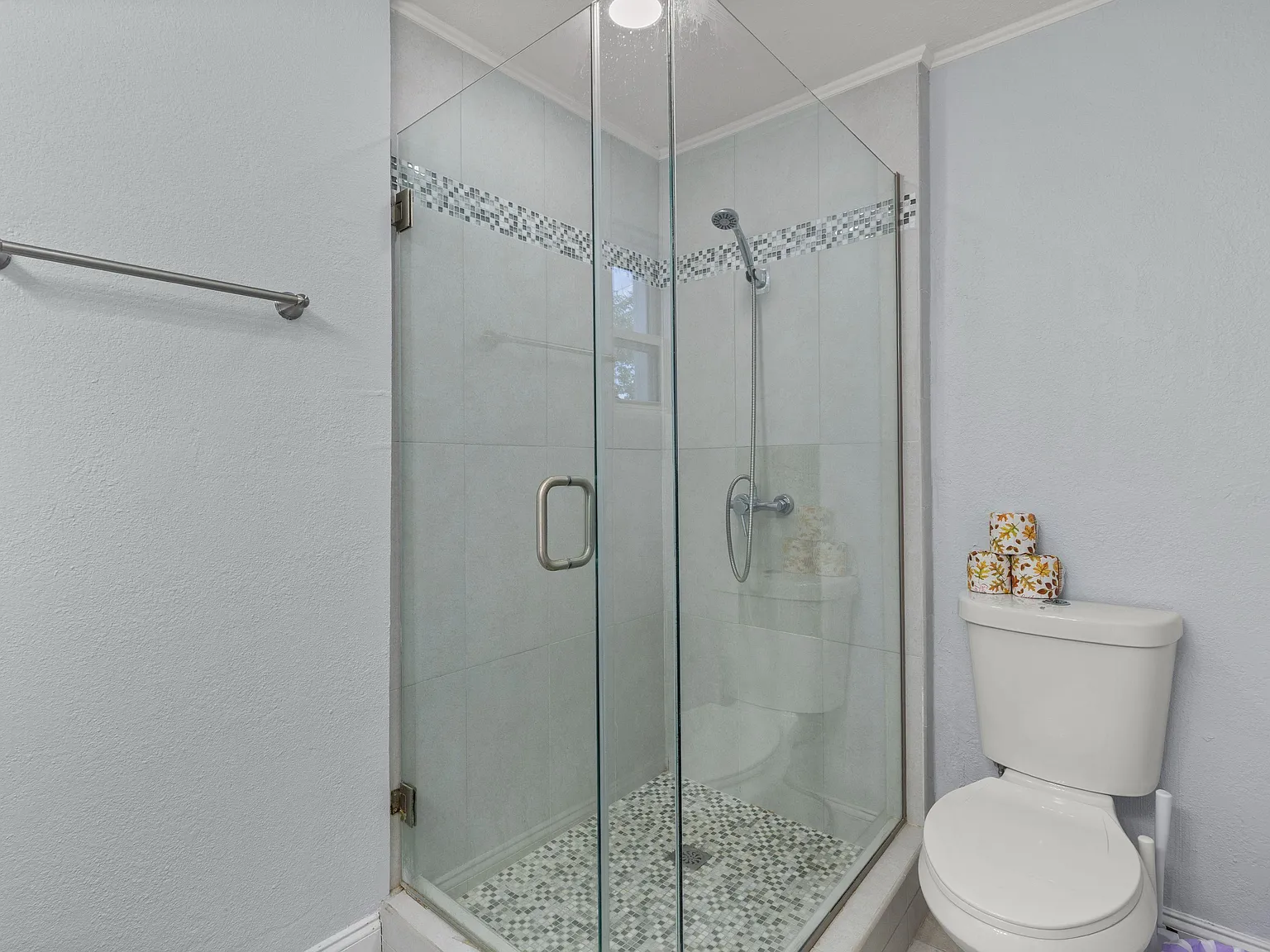 4 bed, 2.0 bath, 1500 sqft, $910 — Photo 4