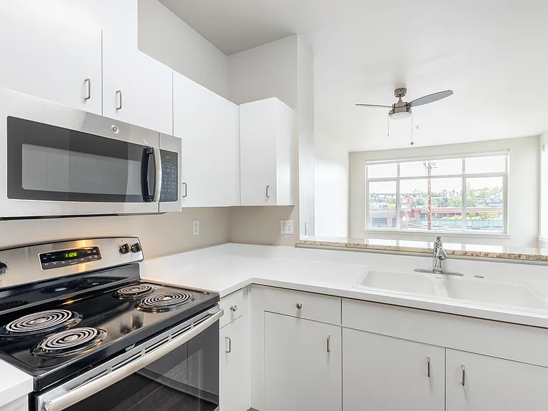 Pacific Pointe — Photo 32
