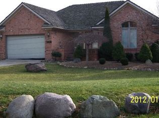 5123 Twilight Dr, Fenton, MI 48430