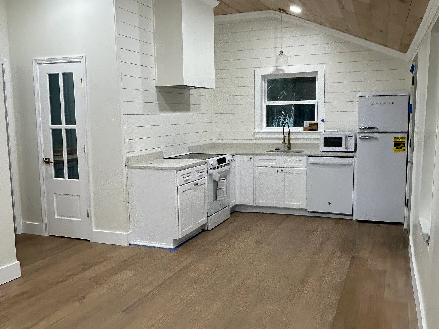 1 bed, 700 sqft, $1,500 — Photo 3